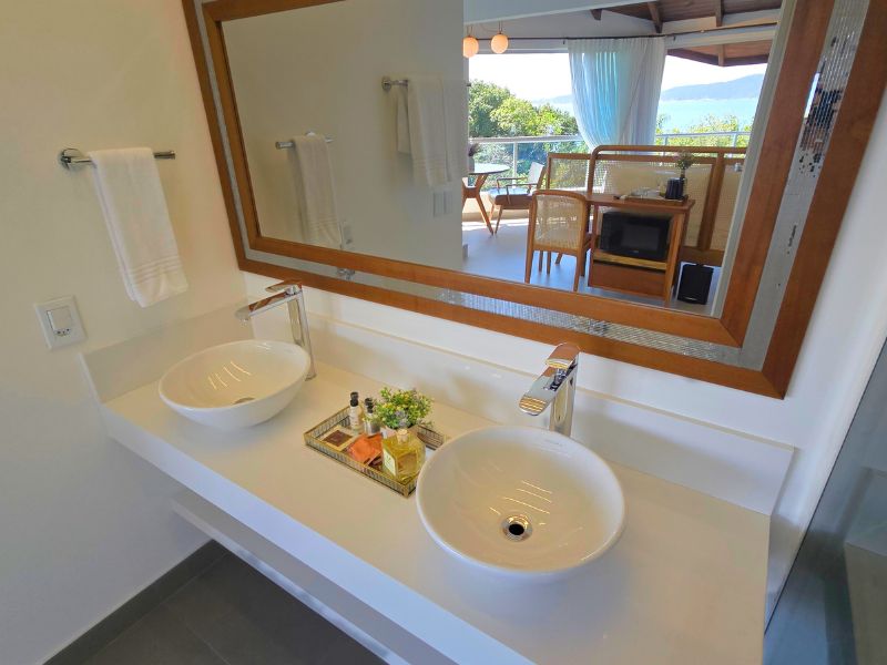 Master Suite com Banheira e vista para o mar (14)