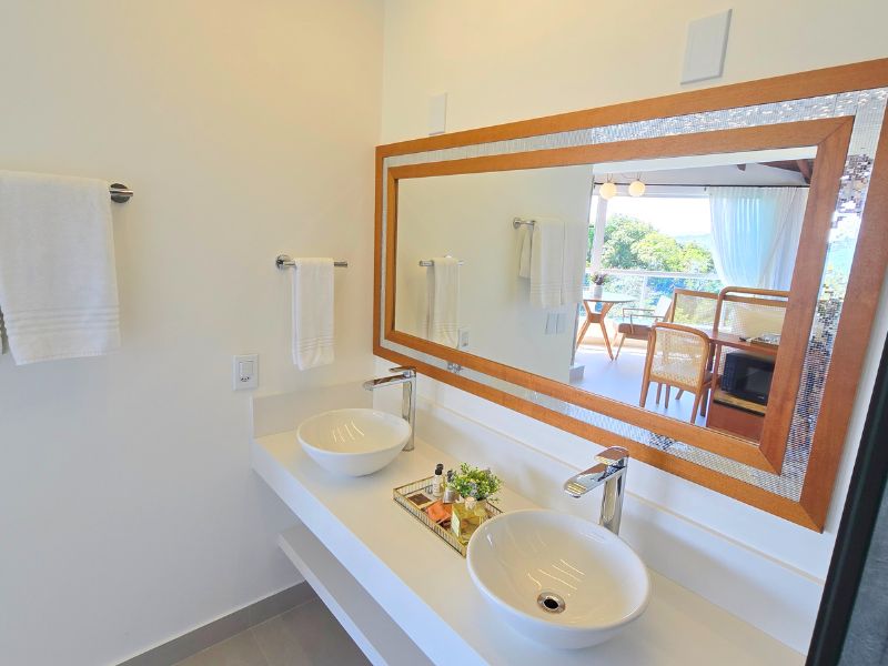 Master Suite com Banheira e vista para o mar (15)