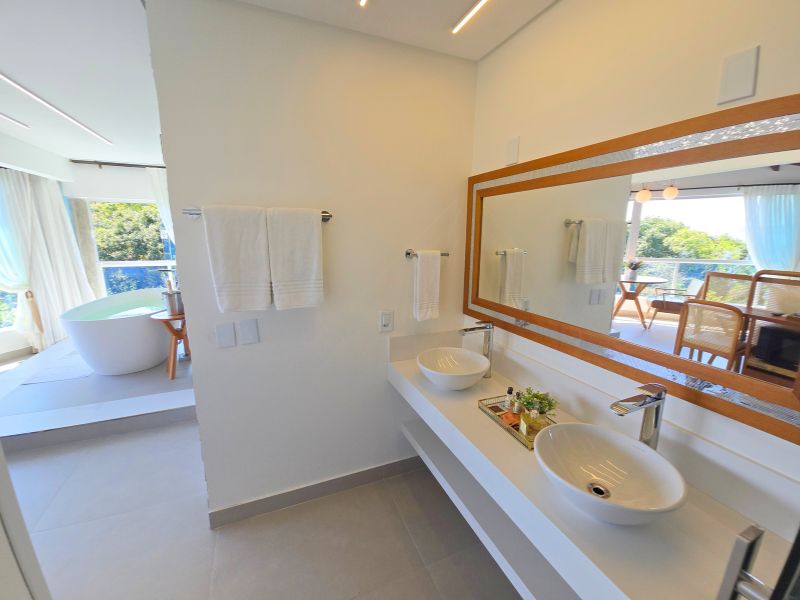Master Suite com Banheira e vista para o mar (21)