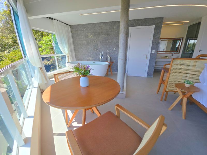 Master Suite com Banheira e vista para o mar (41)