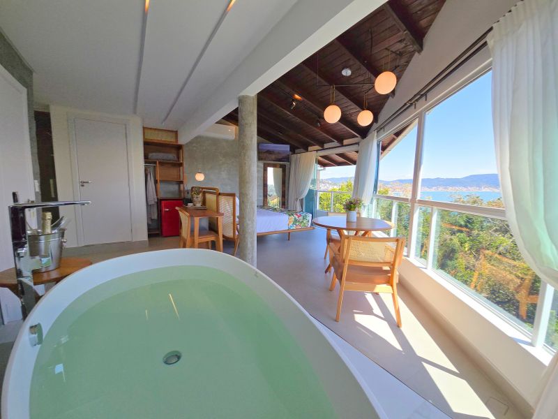 Master Suite com Banheira e vista para o mar (43)