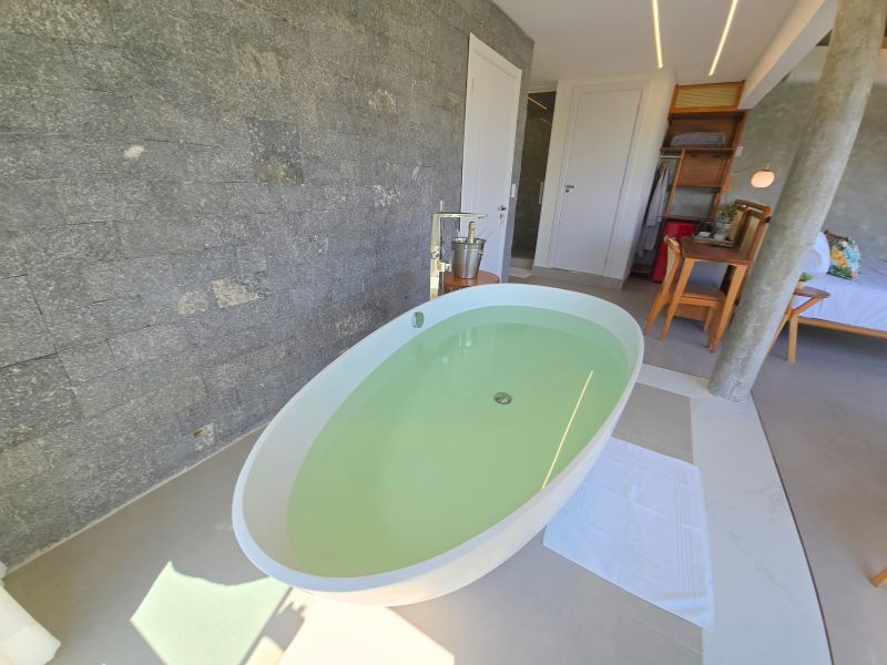 Master Suite com Banheira e vista para o mar (5)