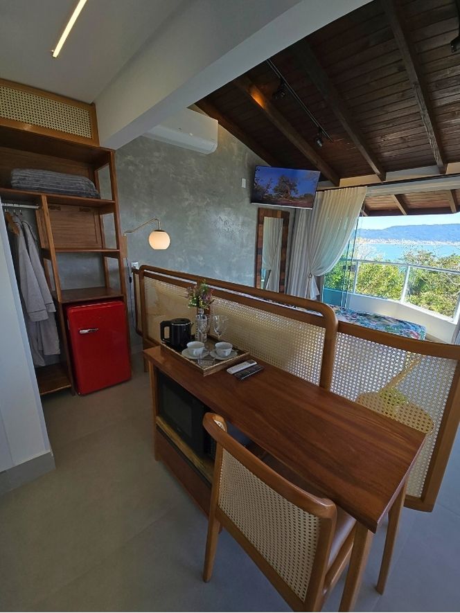 Master Suite com Banheiro e vista do mar verticais (10)