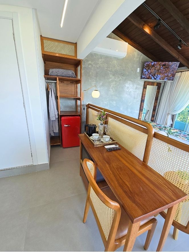 Master Suite com Banheiro e vista do mar verticais (11)