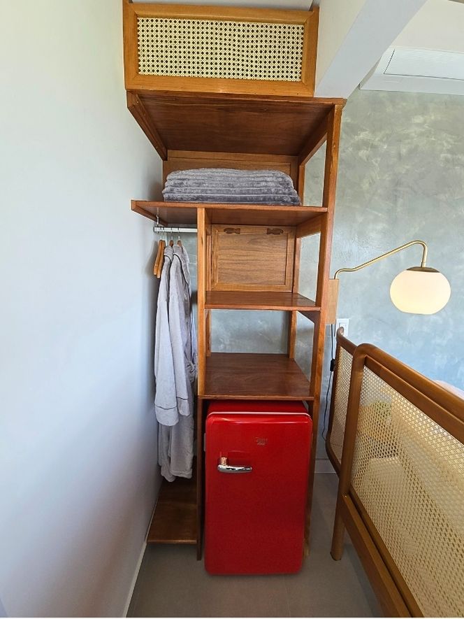 Master Suite com Banheiro e vista do mar verticais (13)