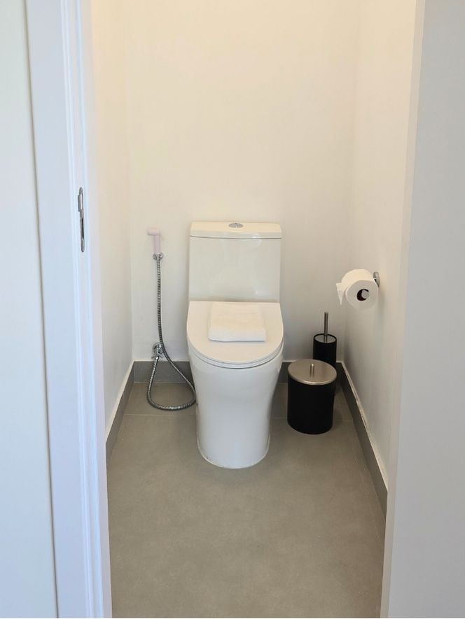 Master Suite com Banheiro e vista do mar verticais (18)