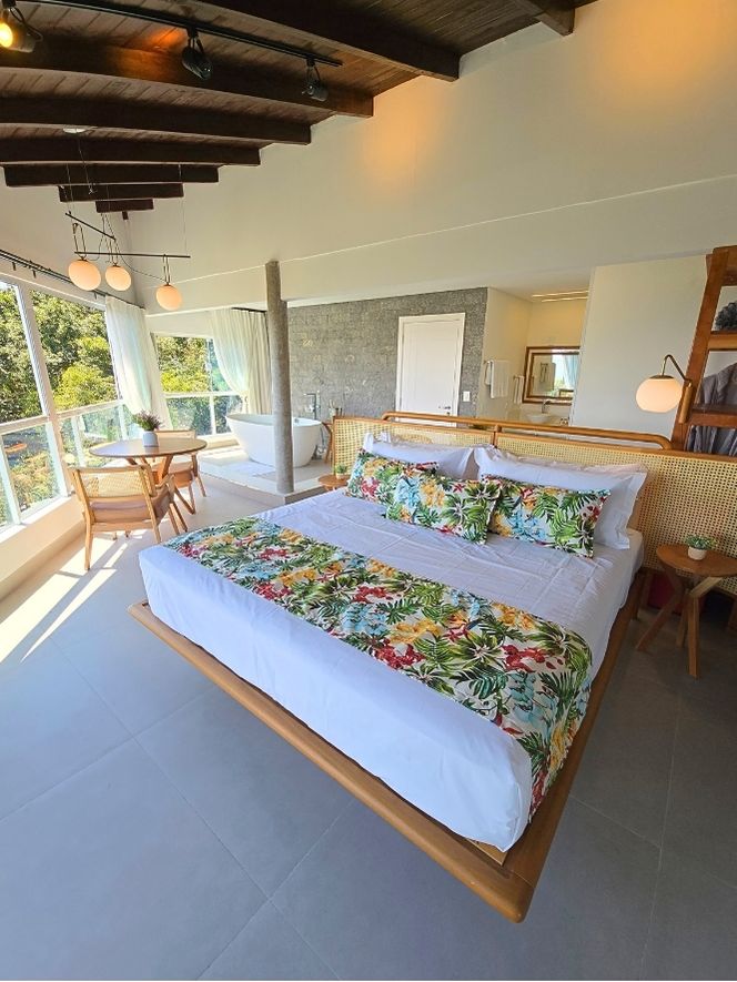 Master Suite com Banheiro e vista do mar verticais (27)