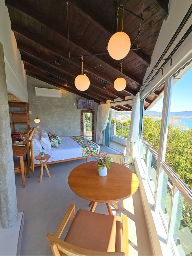 Master Suite com Banheiro e vista do mar verticais (33)