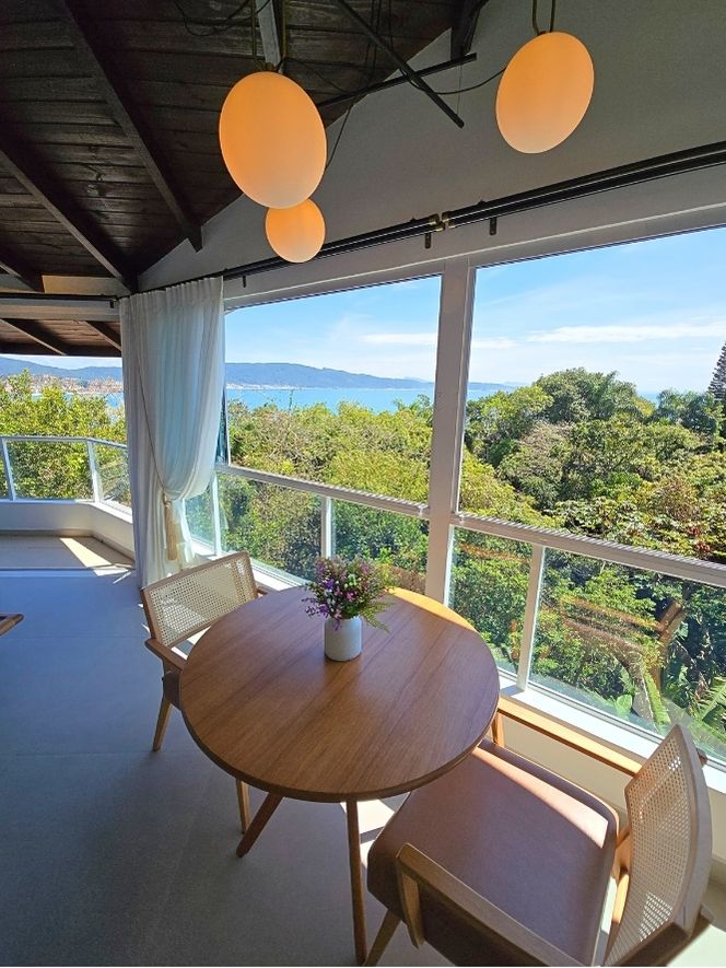 Master Suite com Banheiro e vista do mar verticais (4)