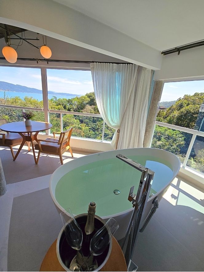 Master Suite com Banheiro e vista do mar verticais (5)