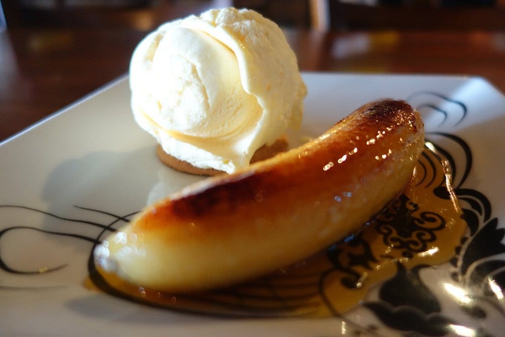 Banana flambada com sorvete no restaurante Berro D'Água em Zimbros, Bombinhas/SC